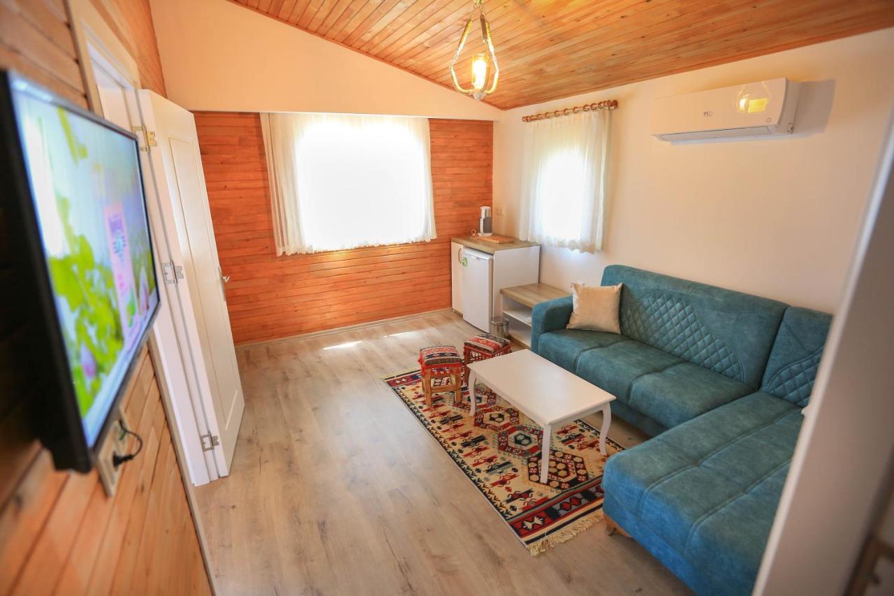 Merry Bungalow & Tent Чирали Екстер'єр фото